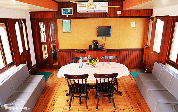 kerala-boat-house-booking-alleppey-backwaters.jpg
